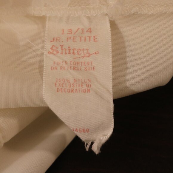 Shirey Jr. Petite slip 13/14 vintage! 100% nylon the straps are adjustable - Picture 6 of 6